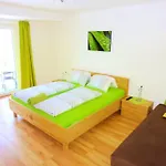 Appartementhaus Monika * Флаттах
