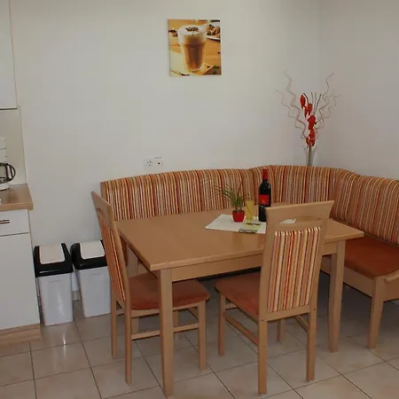 Apartment Appartementhaus Monika Flattach